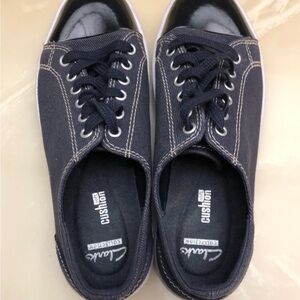 Clarks Women Black Canvas Sneakers